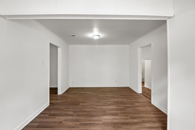 Building Photo - 27 Bethune Ct