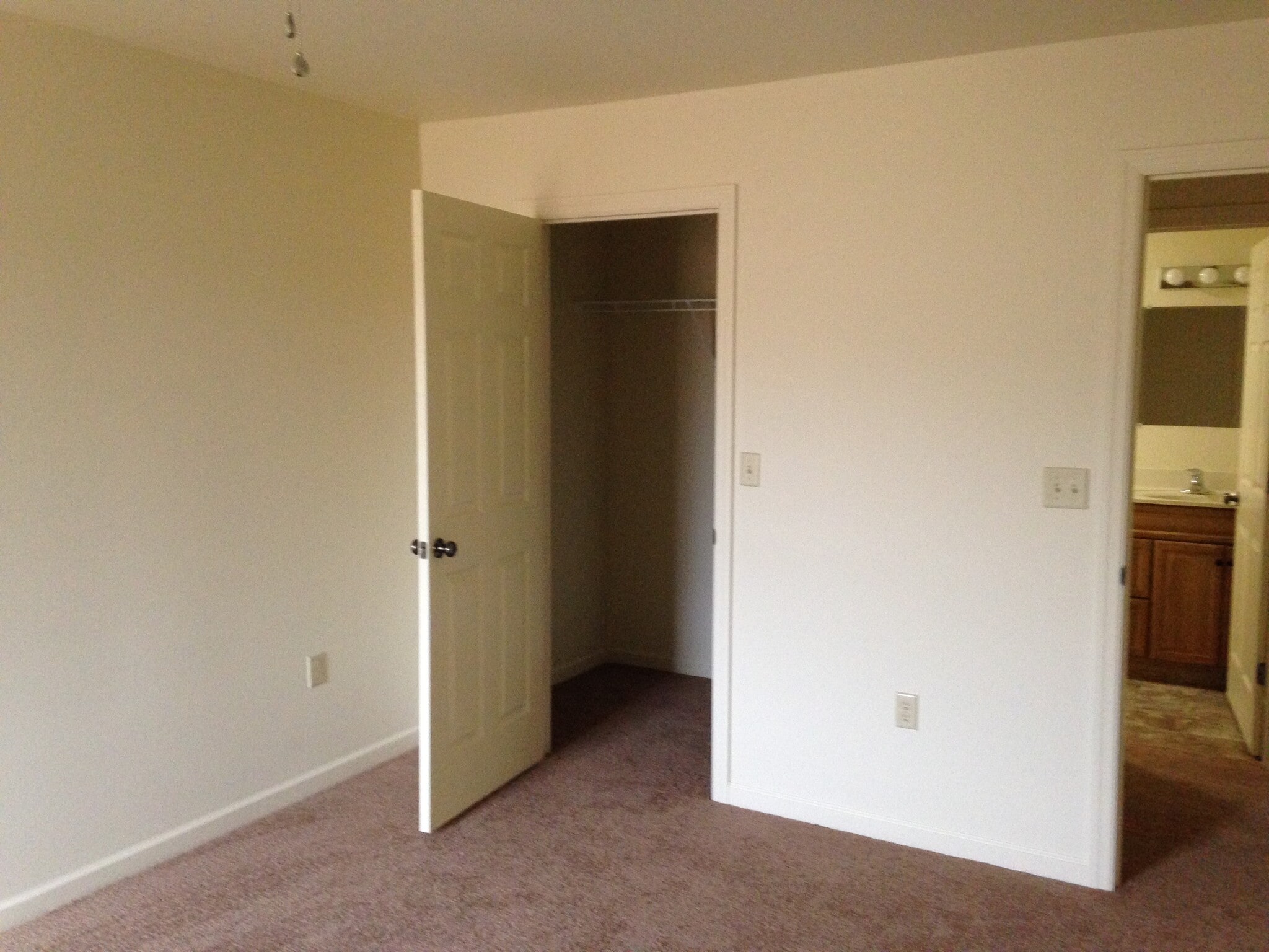 Building Photo - 26 S Dun Ln