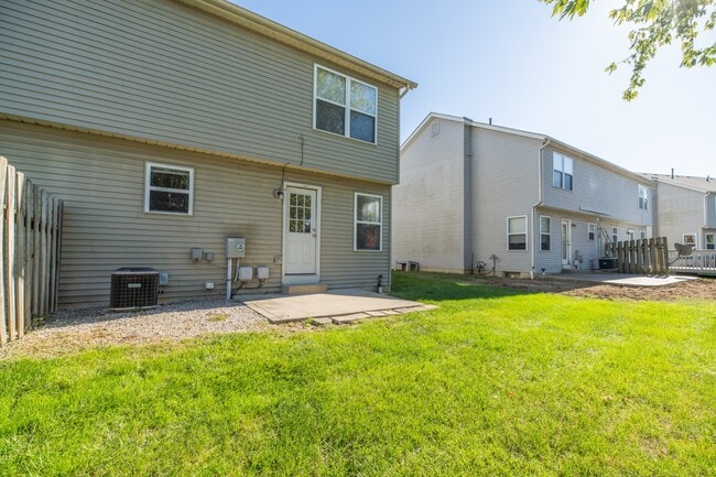 Building Photo - 484-486 Applegate Ln