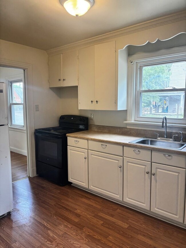 Building Photo - 3 Bedroom / North Avenue, 23222