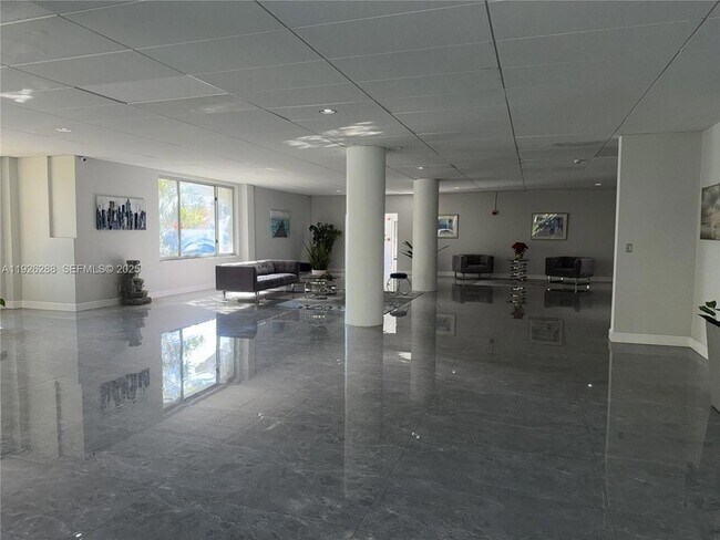 Building Photo - 9700 E Bay Harbor Dr