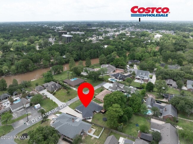 Building Photo - 610 E Demanade Dr