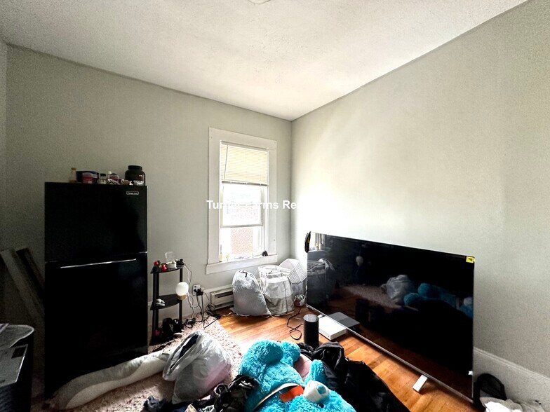 Building Photo - 94 E Cottage St