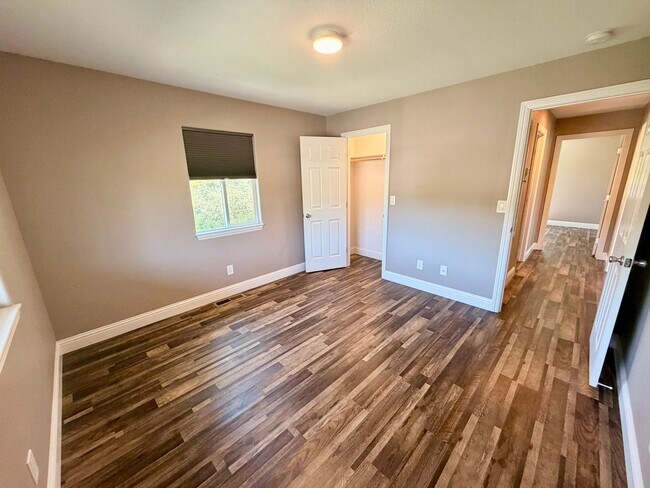 Building Photo - Updated 2 Bedroom 1 Bathroom in Grass Valley
