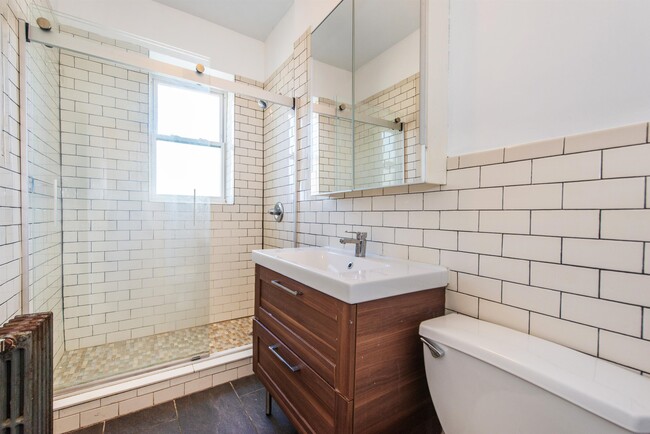 Building Photo - 6114 Highland Pl