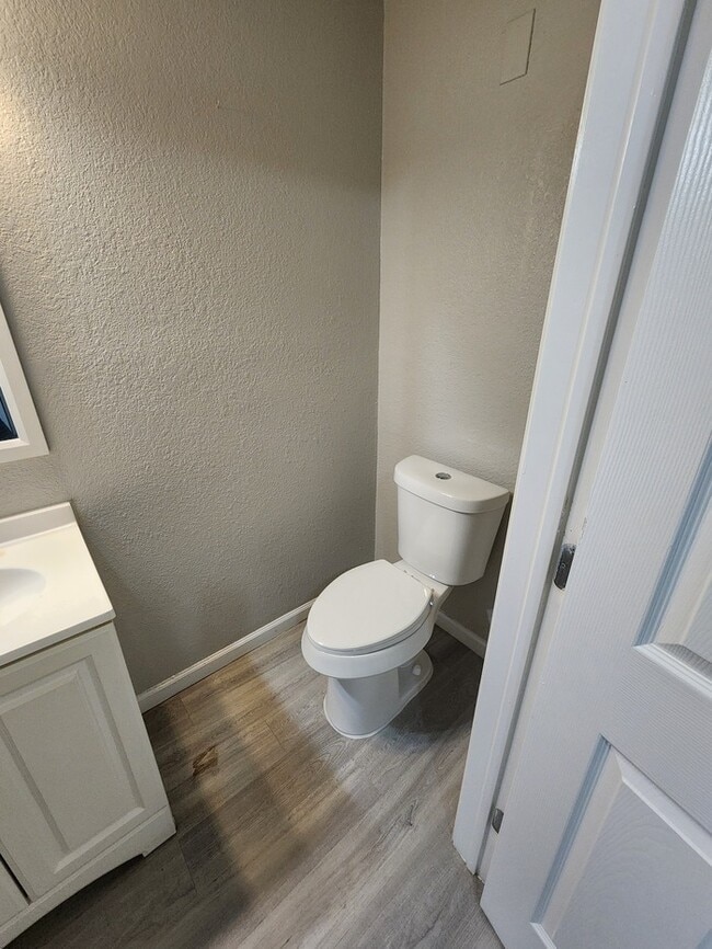 Building Photo - 205 Waverly Dr