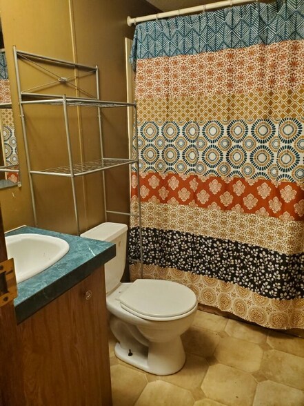 Building Photo - 415 Mooney St