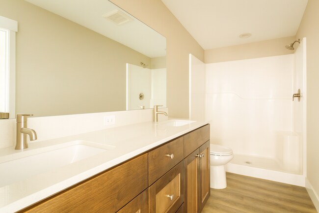 Building Photo - Your Bend Retreat: Spacious Townhouse with...