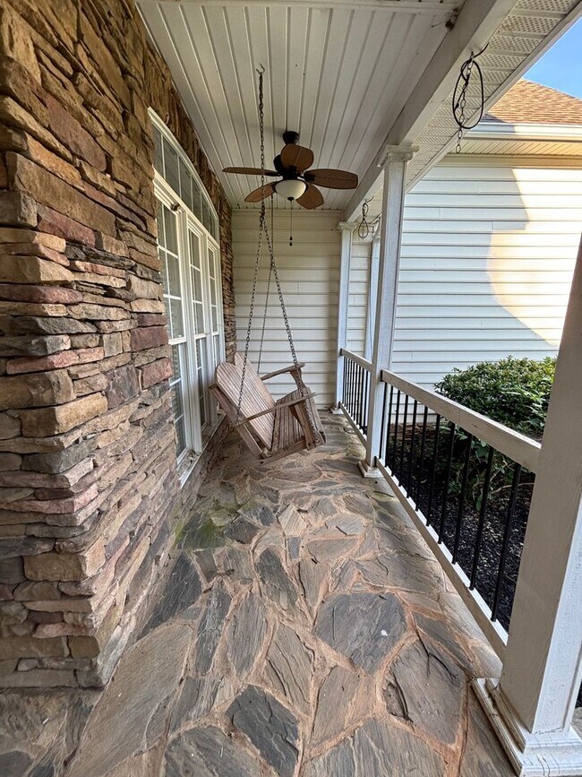 Building Photo - 522 Saint Helene Ct