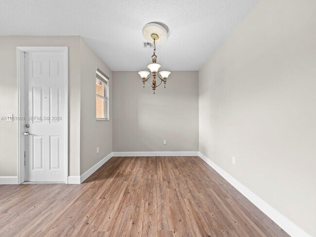 Building Photo - 1049 NE 42nd Pl