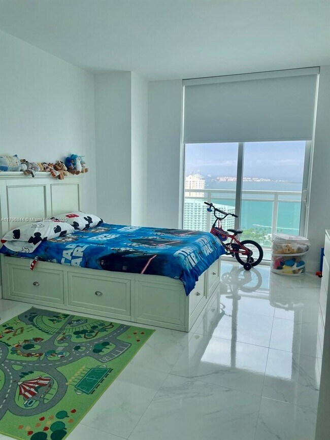 Building Photo - 950 Brickell Bay Dr