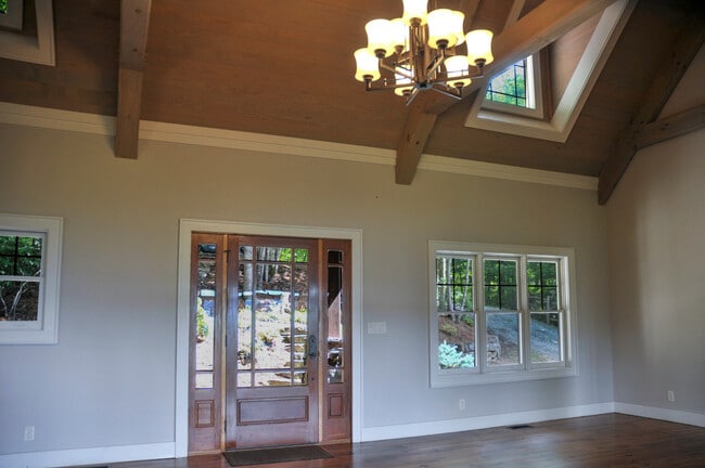 Building Photo - Beautiful Mountain home in Balsam Mountain Preserve Community $3500 a month with year-long lease