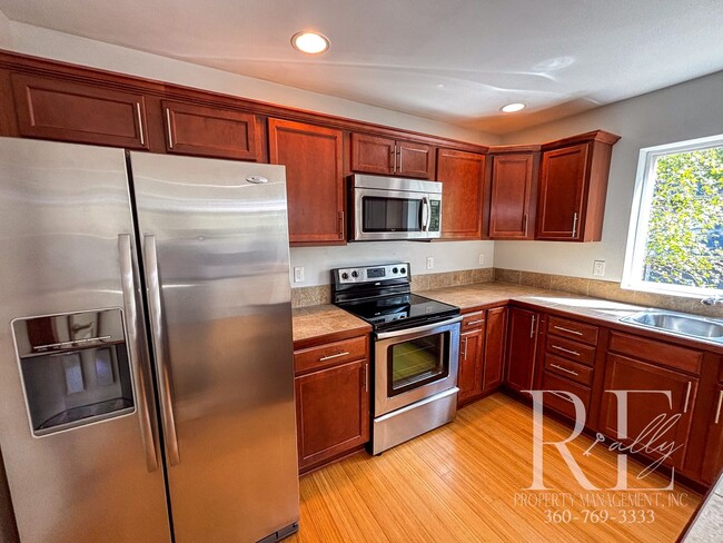Building Photo - Spacious 3-Bedroom Home in Desirable Manet...