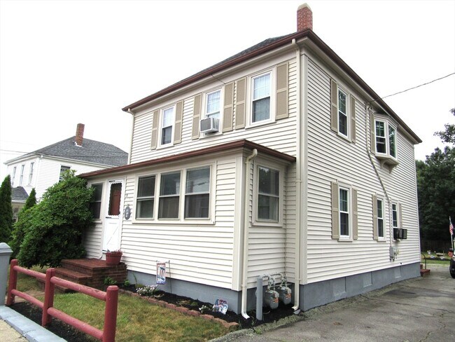 Building Photo - 5 Cherry St Ct