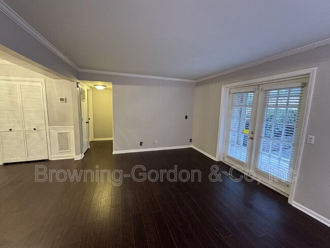 Building Photo - 5025 Hillsboro Pike