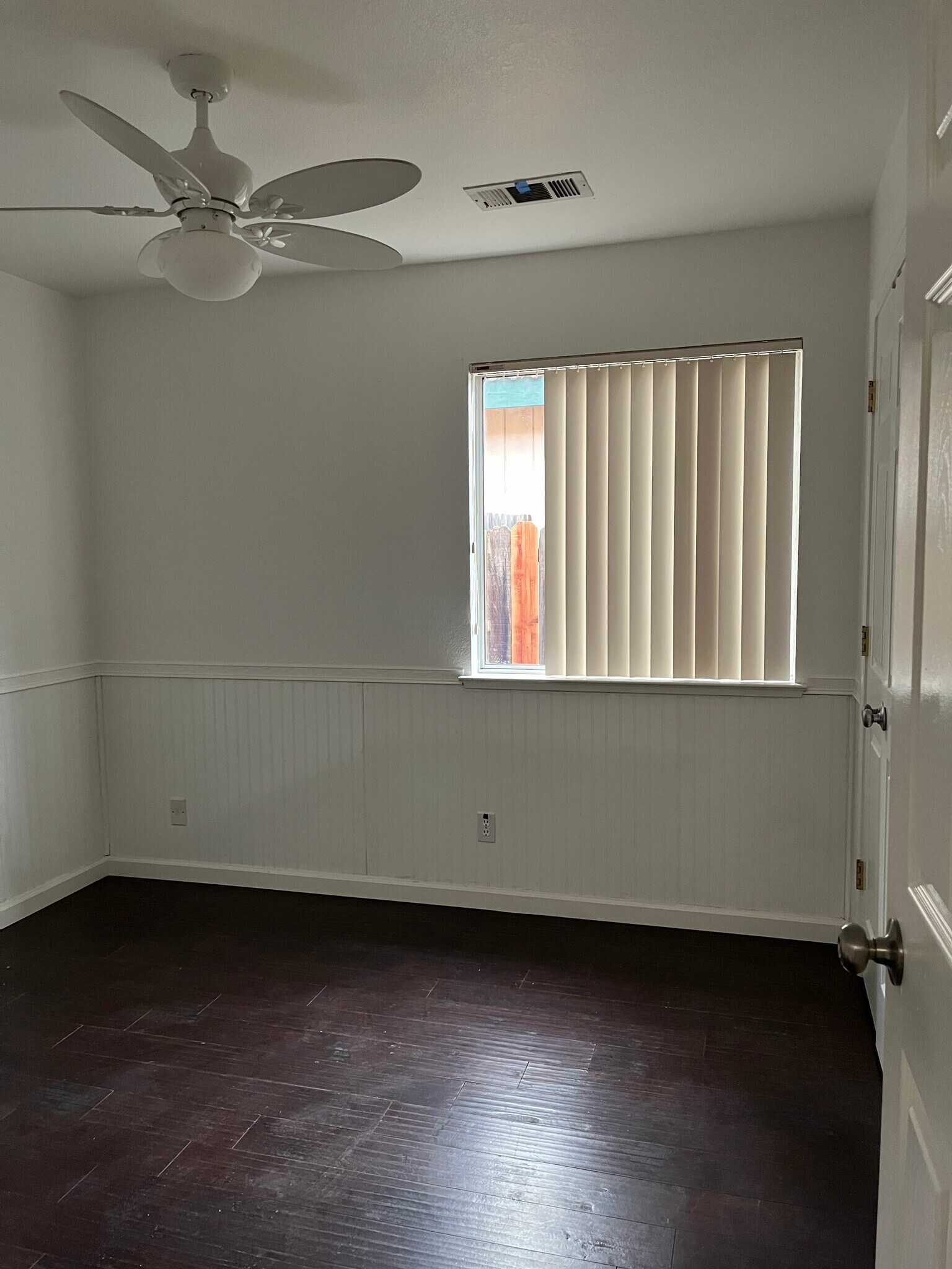 Building Photo - 2128 Jayhawk Dr