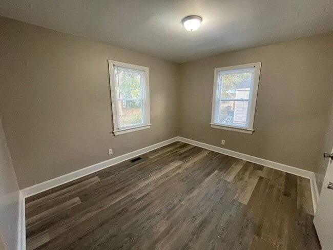 Building Photo - 514 Macon St S