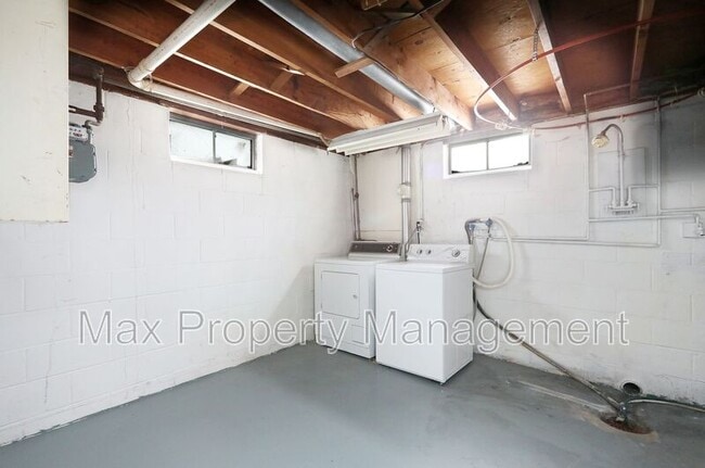 Building Photo - 3300 Bel Aire Rd