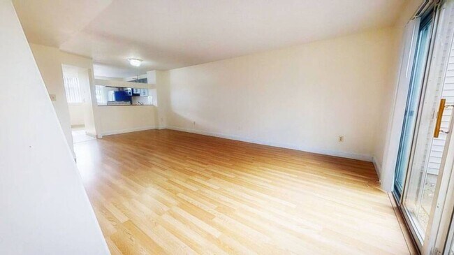 Building Photo - 3-Bed with AC & 1.5 Bath *Boston Landing * Top Floor * SEPT