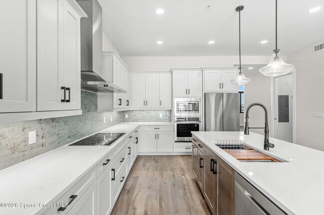 Building Photo - 225 Strand Dr