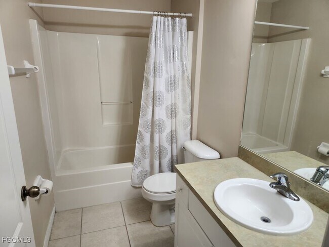 Building Photo - 2023 NW 3rd Terrace