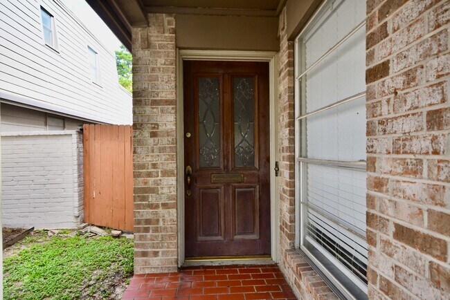 Building Photo - 4404 Basswood Ln