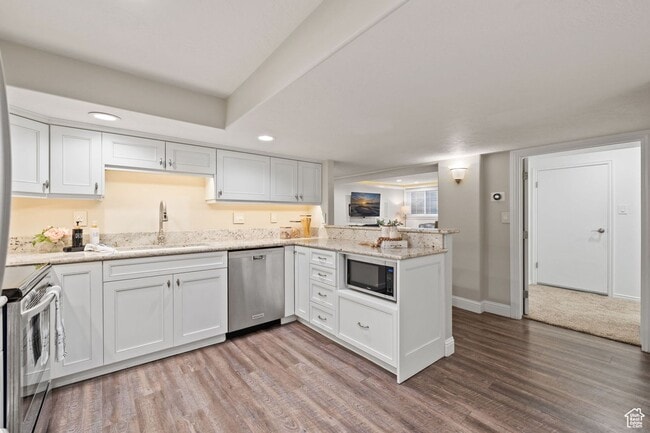 Building Photo - Beautiful 4 Bd. 3 Bath Home w/Mother-In-La...