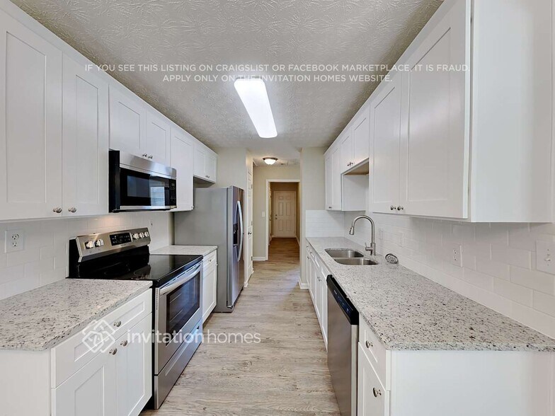 Building Photo - 65 Dartmouth Ct
