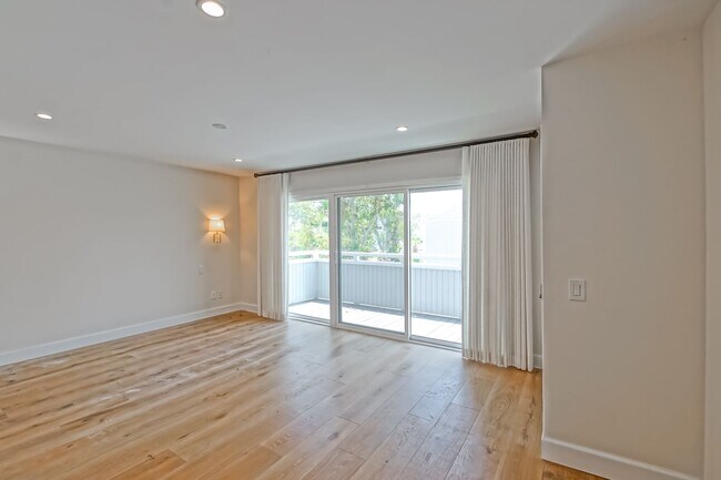 Building Photo - 14 Aries Ct