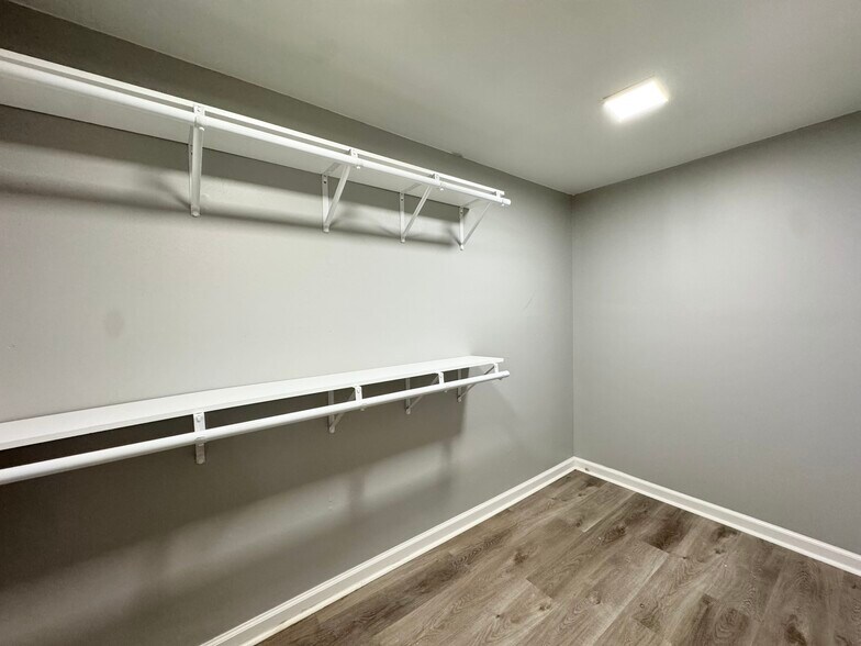 Building Photo - 3640 N Walnut St