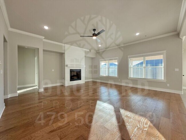 Building Photo - Tontitown- Single-Family Home- Desirable Hickorywood Plan- 4 Bedroom!