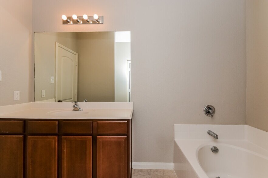 Building Photo - 341 Soap Tree Dr