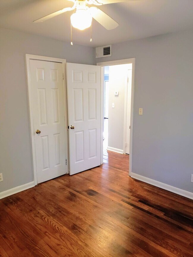 Building Photo - 1596 Line Cir