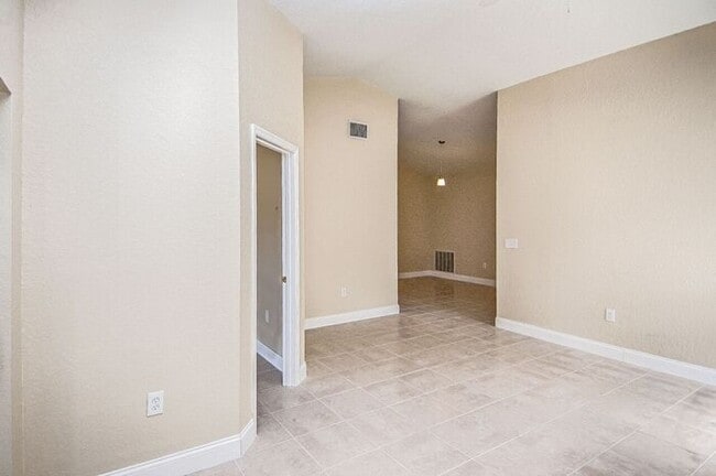 Building Photo - 6553 Shepherd Oaks St