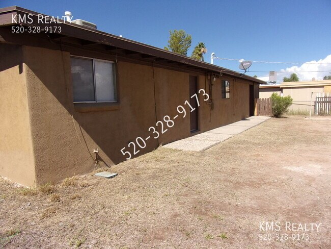 Building Photo - 5625 S Irving Dr