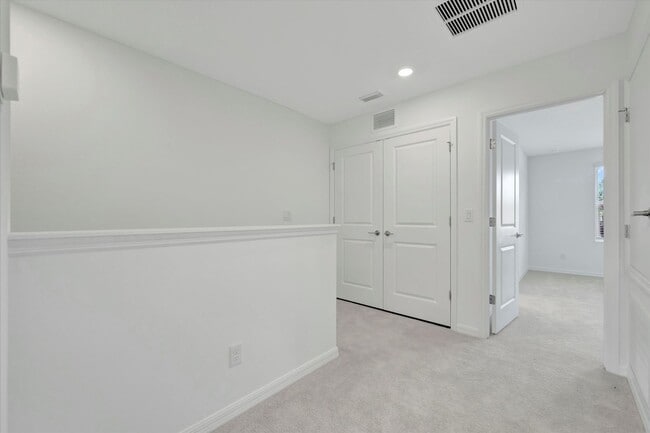 Building Photo - New - Never Lived In Townhome - Lakewood R...