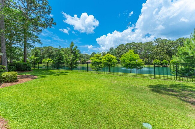 Building Photo - 1219 Oakmont Dr