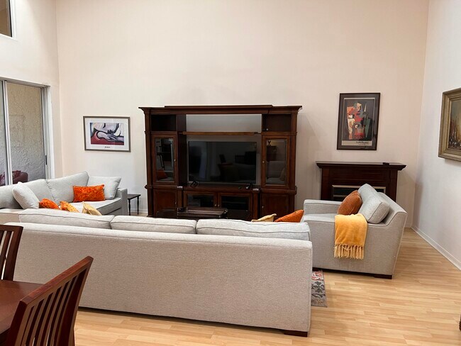 Building Photo - 602 Sabal Palm Ln