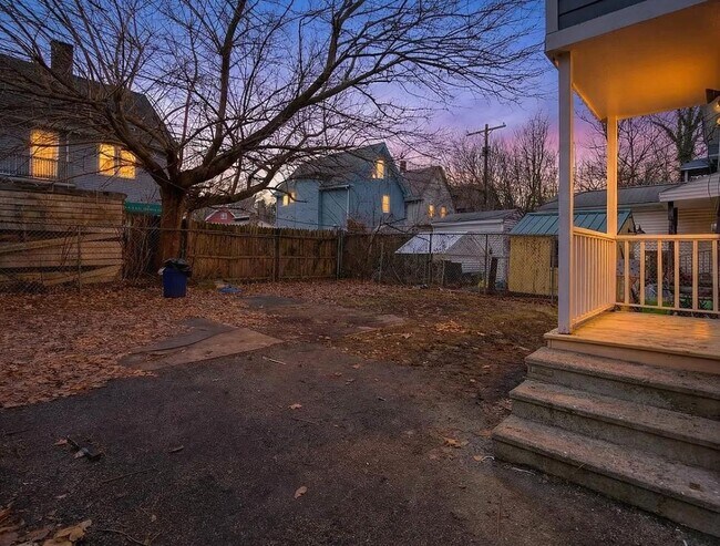 Building Photo - 10100 Yale Ave