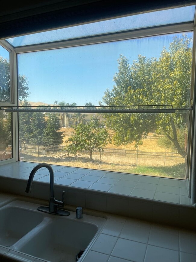 Building Photo - 5-Bedroom, 3-Bathroom Home for Rent on 1-A...