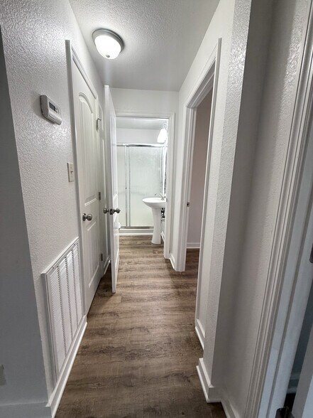 Building Photo - 517 Woodward Ave