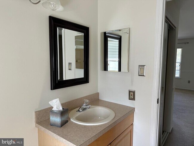 Building Photo - 1908 Society Pl