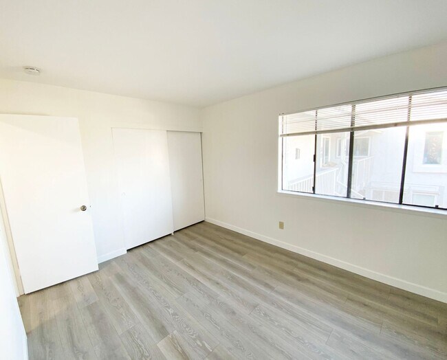 Building Photo - 80 Kingston Ct S