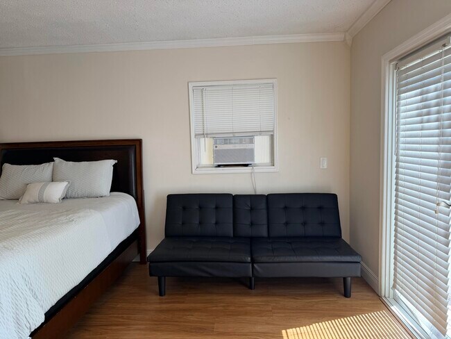 Building Photo - 536 NW 45th St