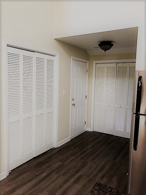 Building Photo - Golf Colony Unit 13E - STUDIO