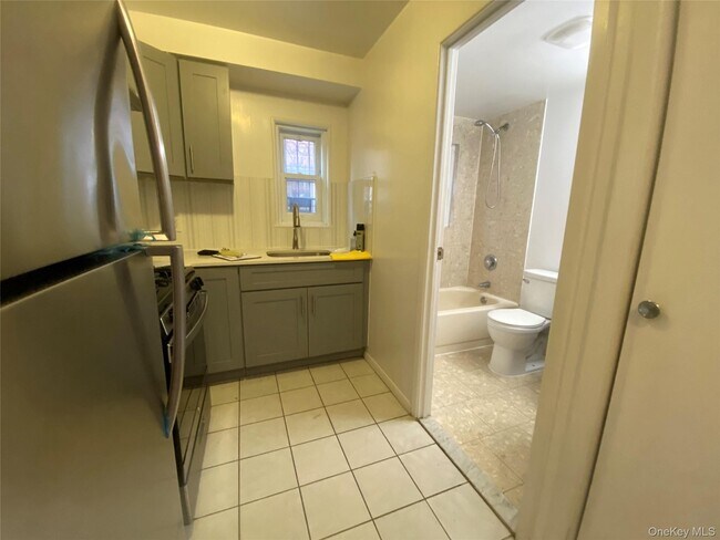 Building Photo - 68-03 41st Ave