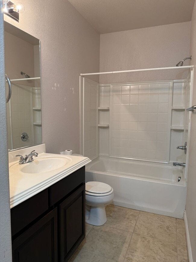 Building Photo - Fabulous Floor-Plan in Paradise Court!