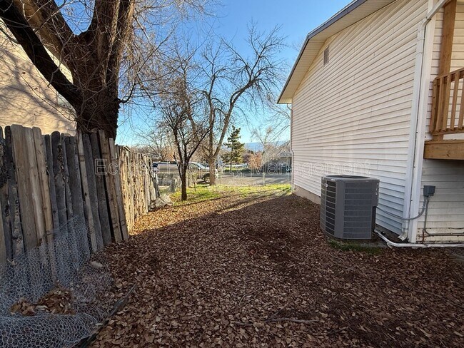 Building Photo - 2810.5 Bookcliff Ave