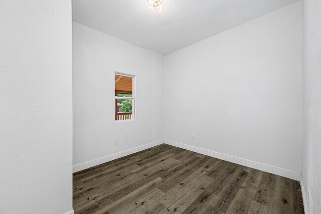 Building Photo - Fully Renovated 3-Bedroom, 2-Bathroom Home...