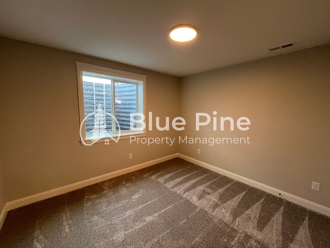 Building Photo - 6360 Ender Ln